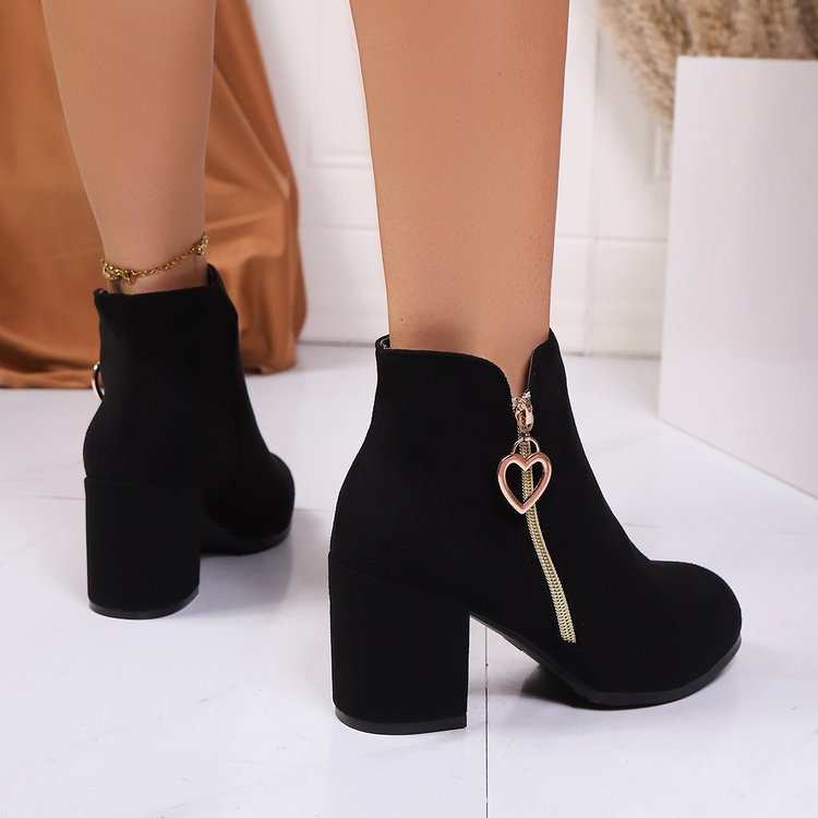 Plus-size Fashionable Side Zipper Boots