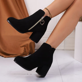 Plus-size Fashionable Side Zipper Boots